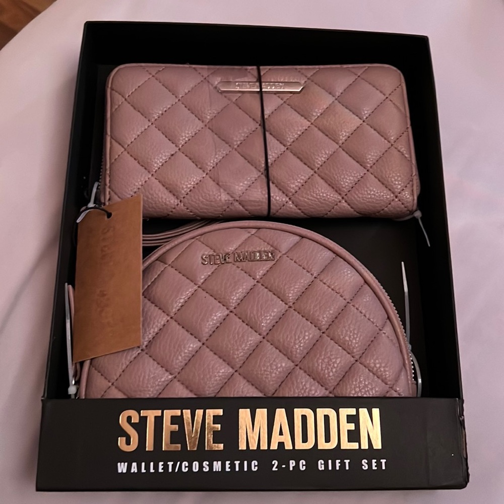 NWT Steve Madden Wallet/Cosmetic Set